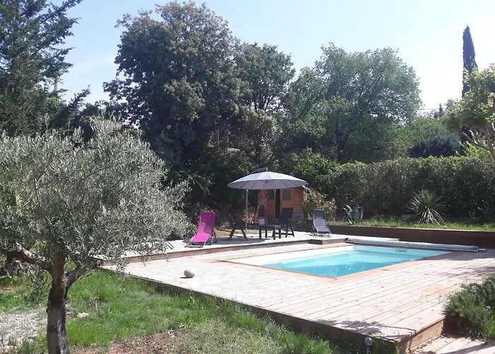 Petite maison au calme dans un écrin de verdure